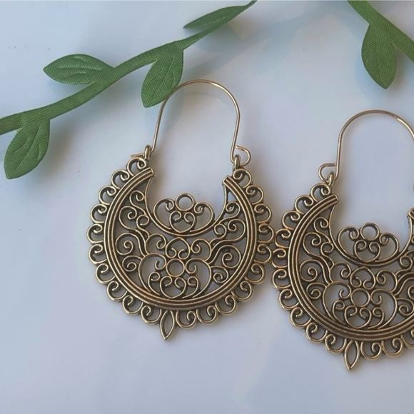 SALE! NEW Antique Goldtone Hoop Earrings - Picture 2 of 5